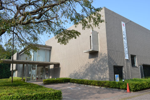 「大村記念館」北里大学看護専門学校の附属棟-1階