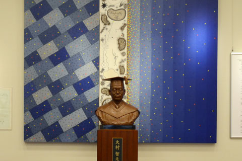 大村記念館展示室（大村先生の胸像）