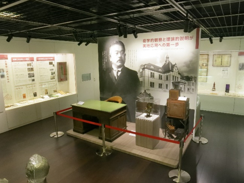 白金キャンパス「北里柴三郎記念館展示室」における資料の収集と所蔵品の修復