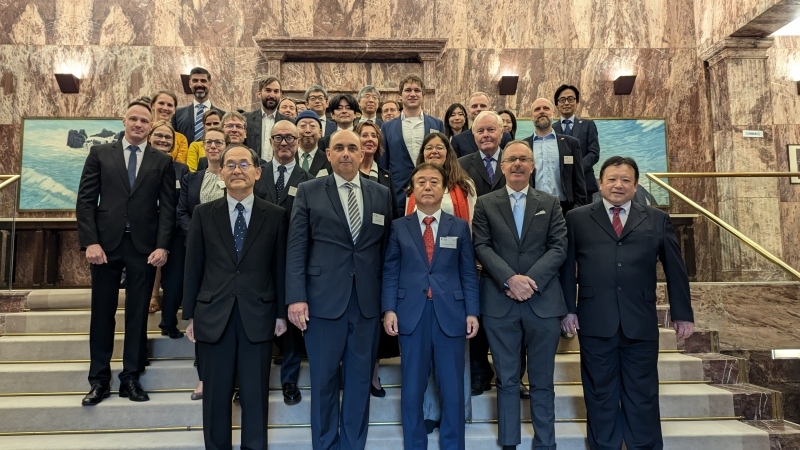 （100924）Photograph_RKI_Kitasato at the Ambassador Residence_2